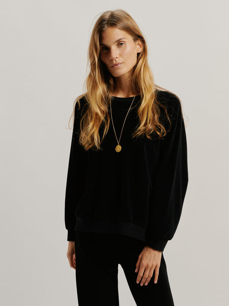 Zoom_Samos_Tosk_Black_Velour_1