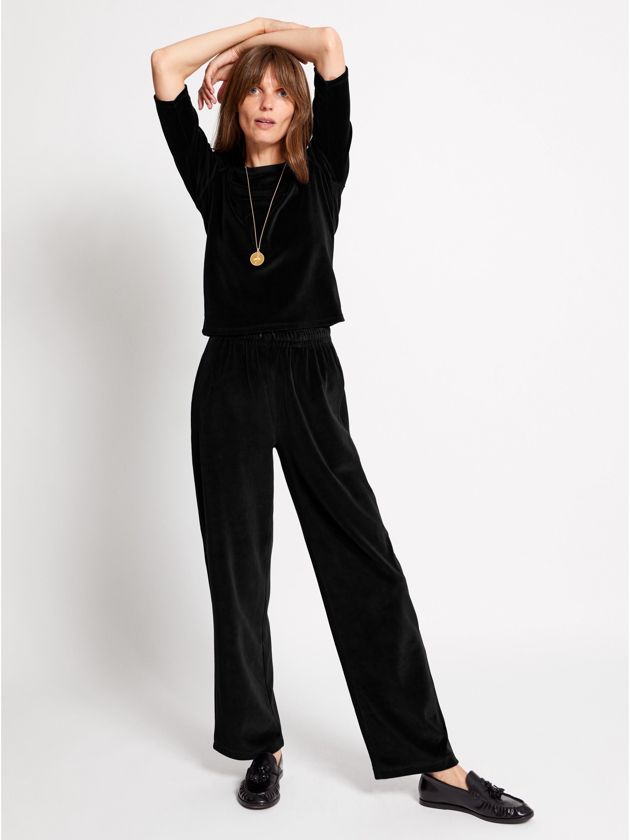 The Anytime Unisex Trackpants in Velour – Suzie Kondi