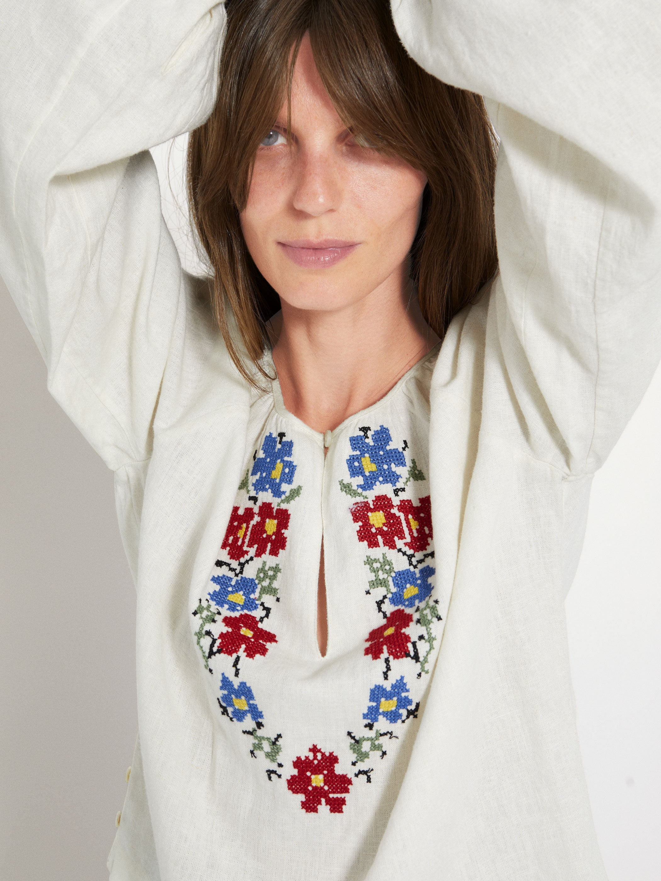 The Gigi Blouse in Embroidered Linen – Suzie Kondi