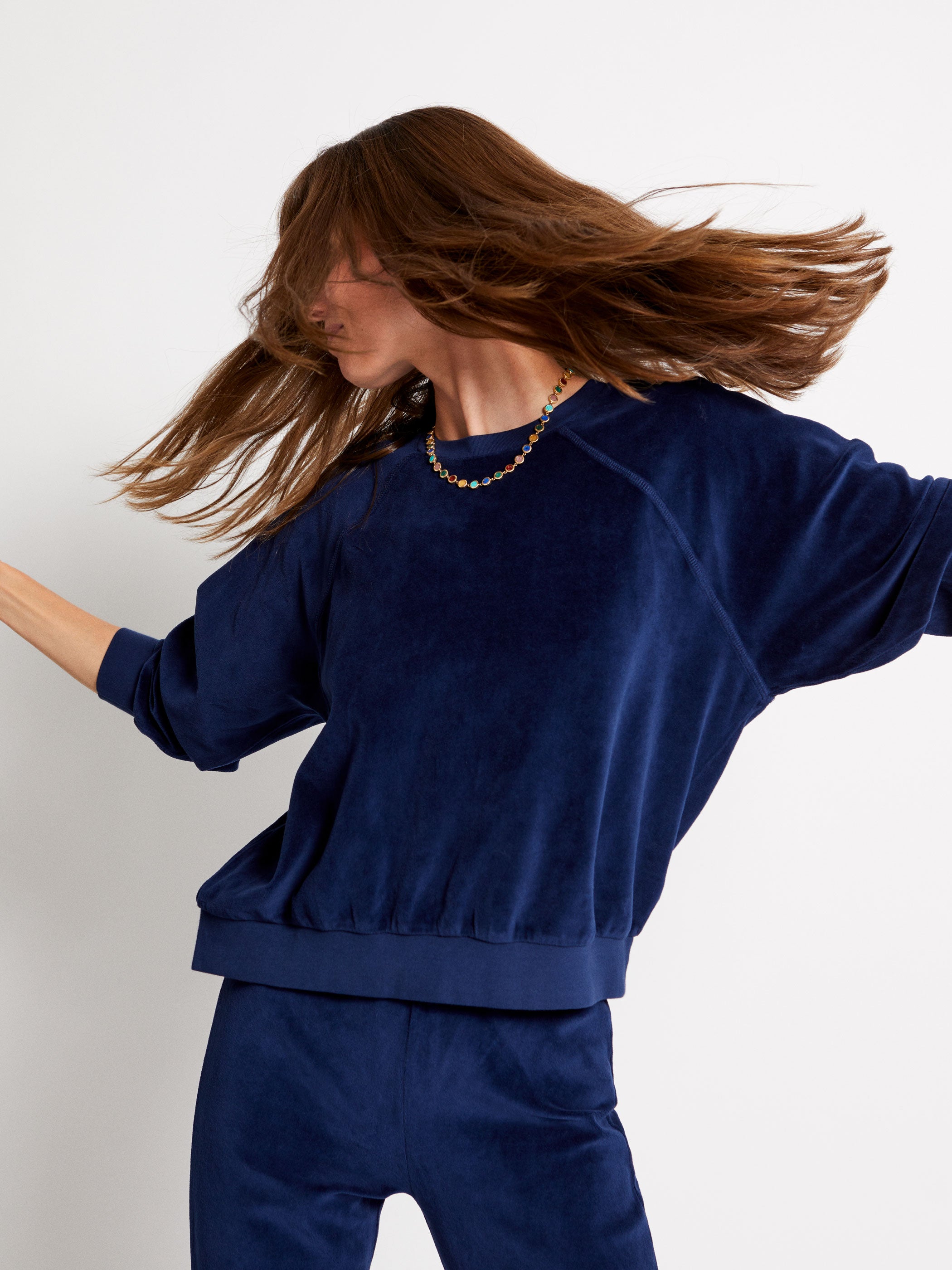 The Samos Oversized Sweatshirt in Velour Suzie Kondi