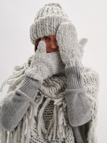 The Mire Mittens in Cashmere